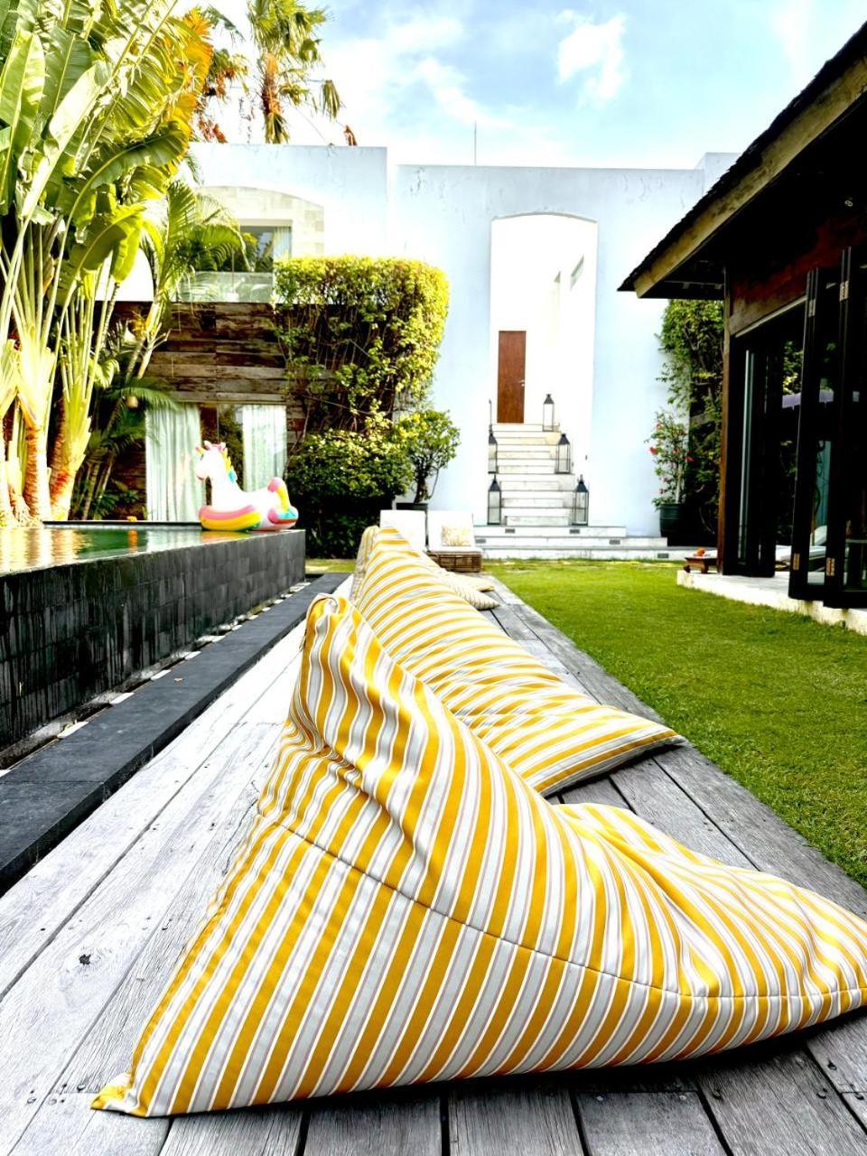 Elegant Villa Casabianca - Tropical Pool & Garden, Near Potato Head Beach Club! Seminyak Kültér fotó