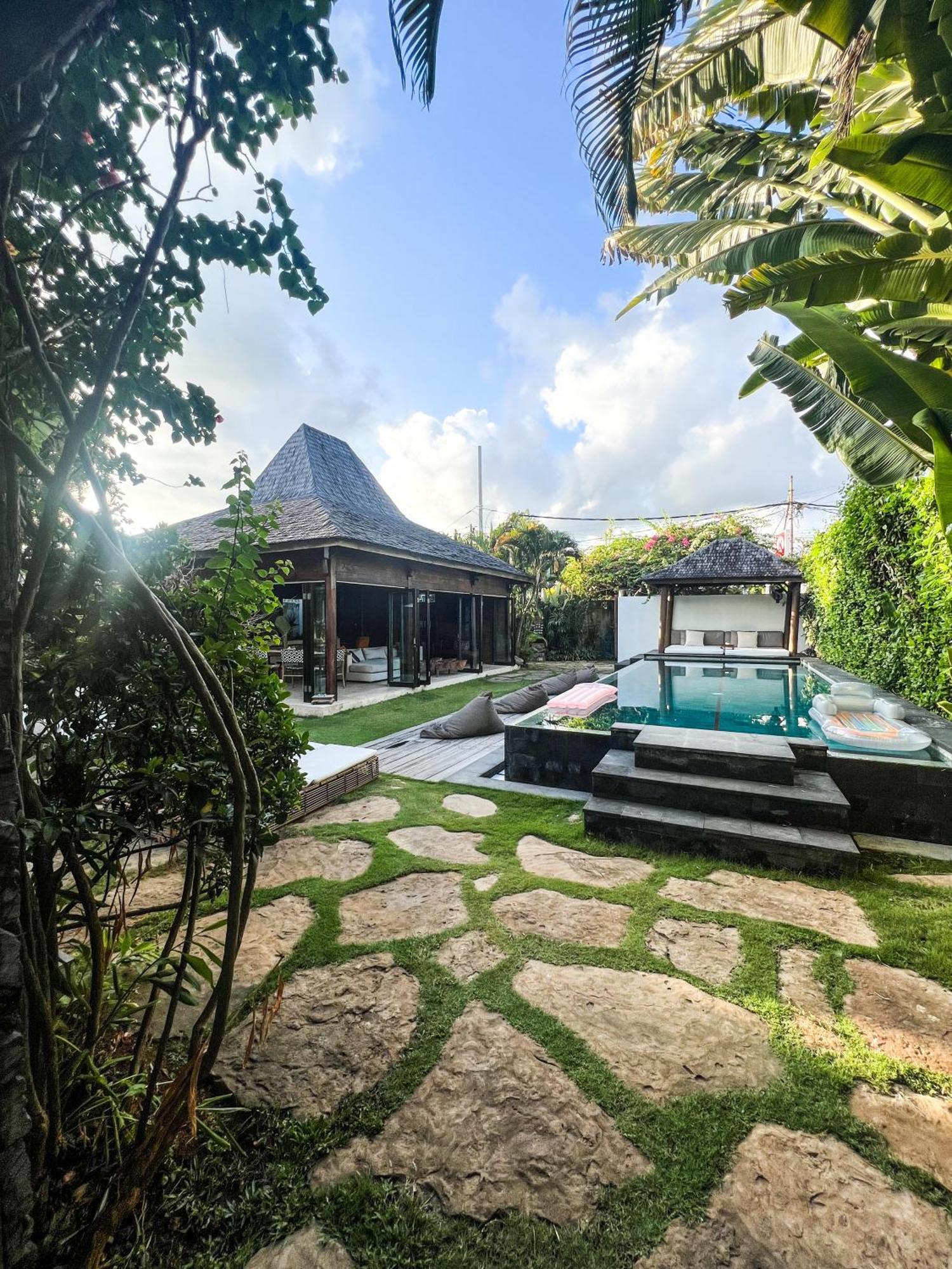 Elegant Villa Casabianca - Tropical Pool & Garden, Near Potato Head Beach Club! Seminyak Kültér fotó