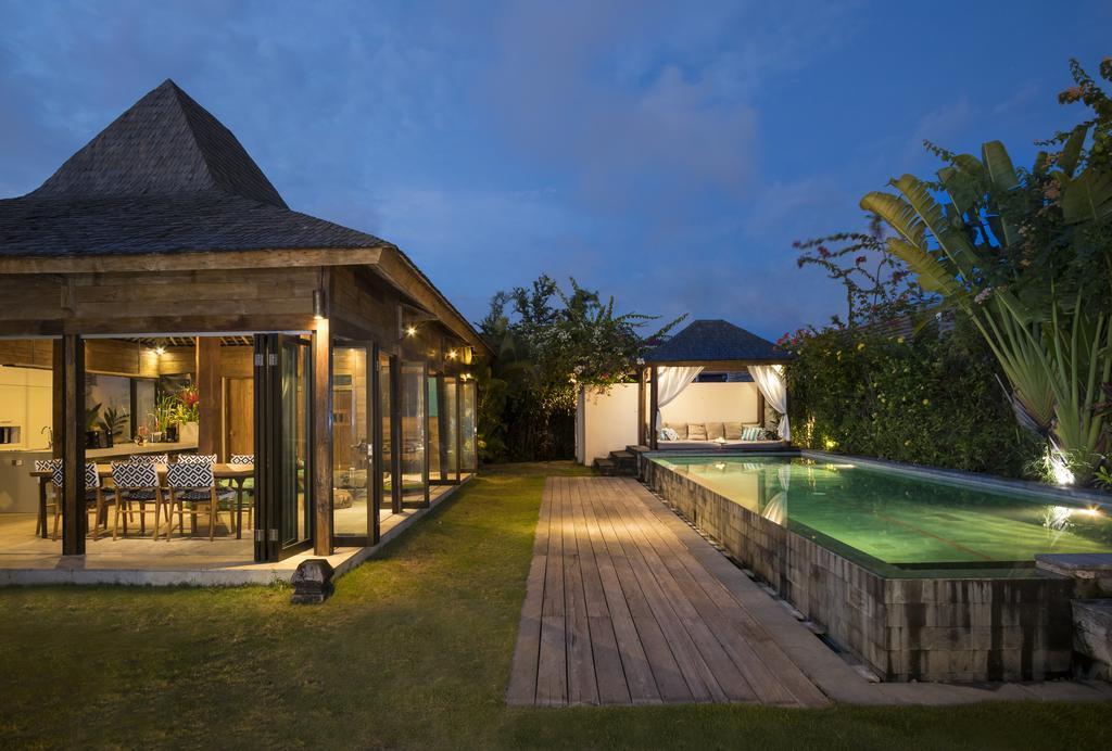 Elegant Villa Casabianca - Tropical Pool & Garden, Near Potato Head Beach Club! Seminyak Kültér fotó