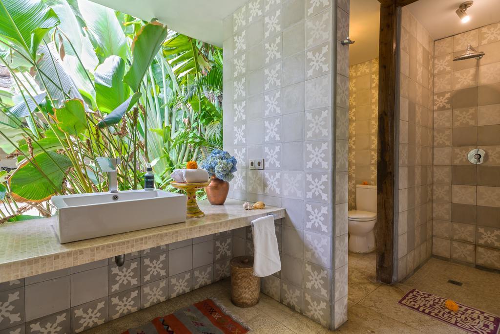 Elegant Villa Casabianca - Tropical Pool & Garden, Near Potato Head Beach Club! Seminyak Kültér fotó